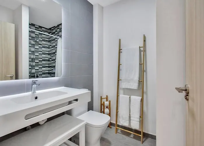 2 Terraces W/ Astonishing Views. 公寓